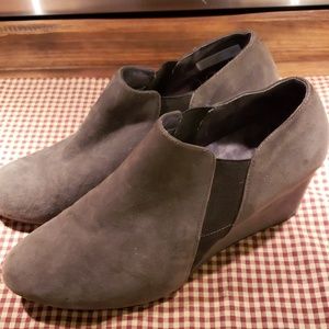 Ladies Vionic Wedge Booties